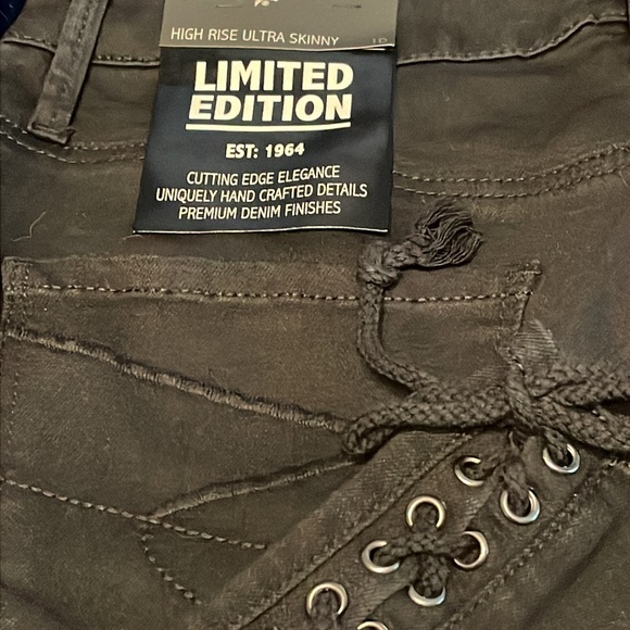 NWT Seven7 Jeans - Picture 6 of 6